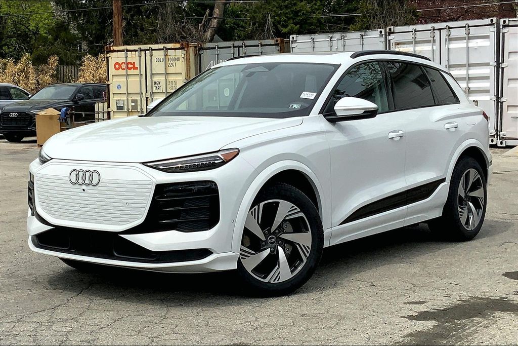 2025 Audi Q6 E-tron Premium Plus photo 2
