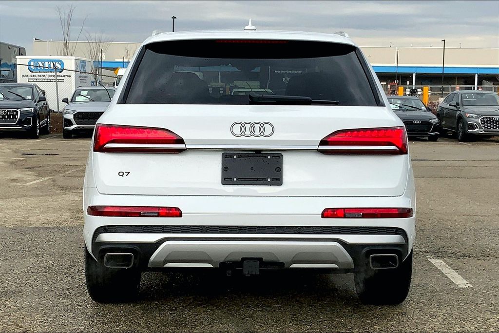 2025 Audi Q7 55 Premium Plus photo 4
