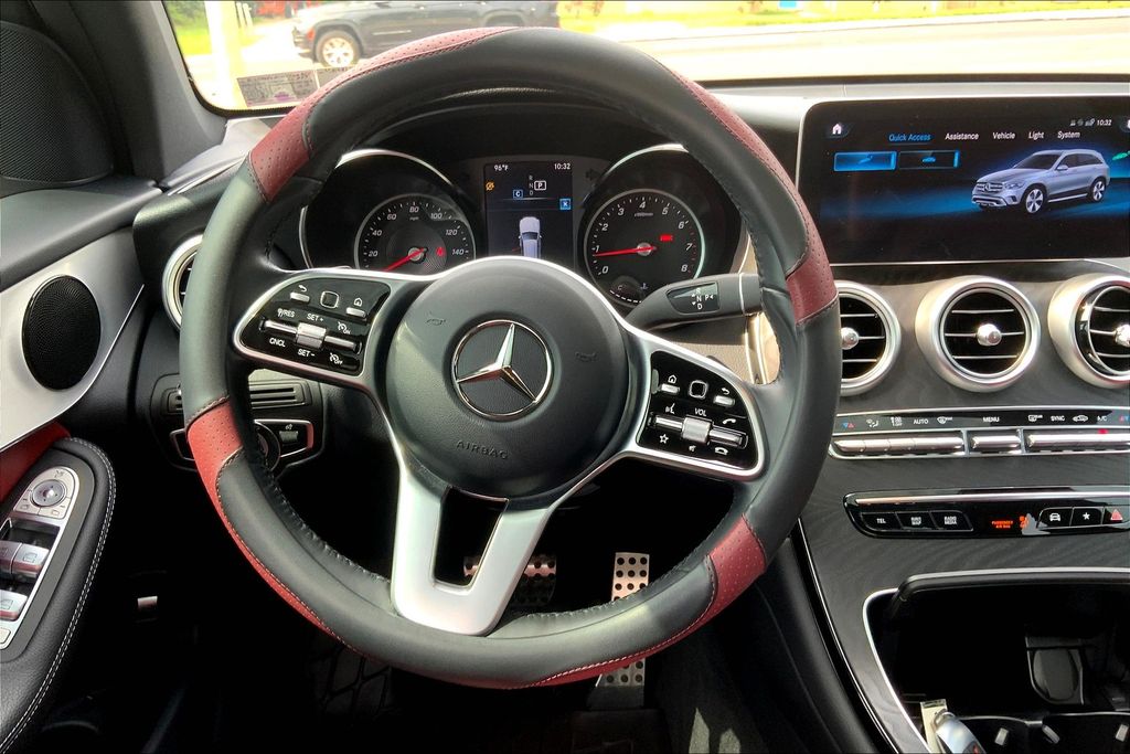 2022 Mercedes Benz GLC 300 photo 2