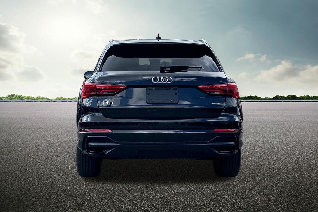 2022 Audi Q3 S line Premium photo 4
