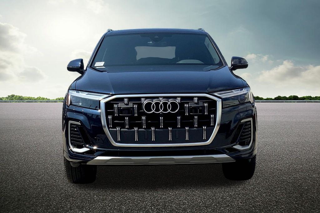2025 Audi Q7 55 Premium Plus photo 3