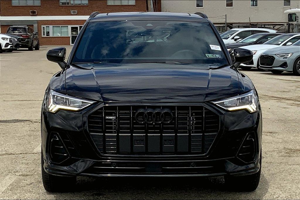 2025 Audi Q3 S line Premium Plus photo 3