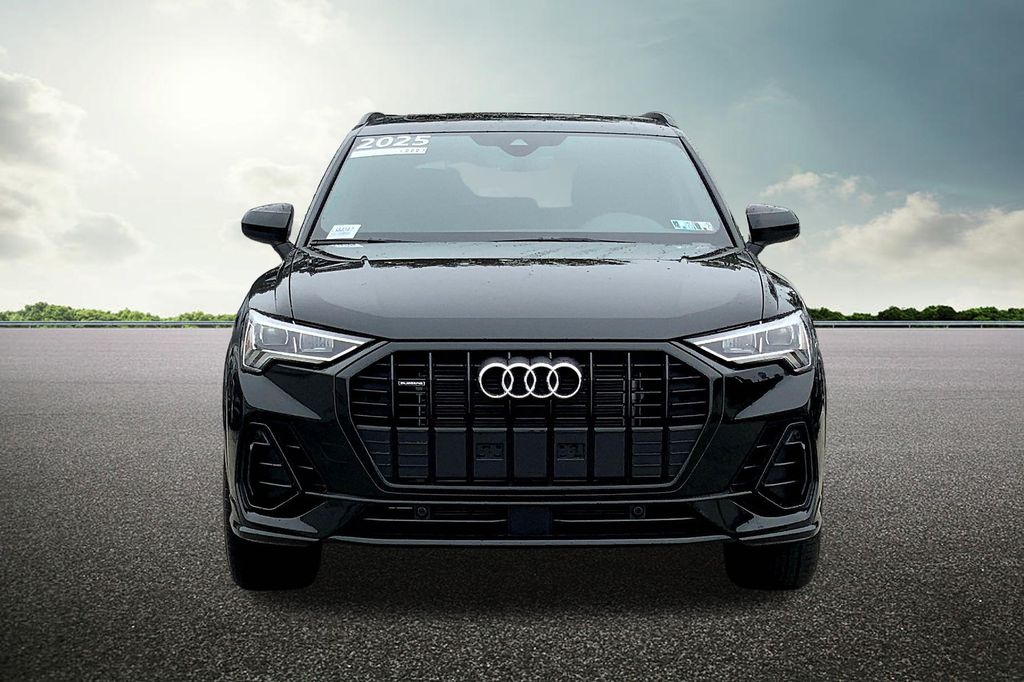 2025 Audi Q3 S line Premium photo 3