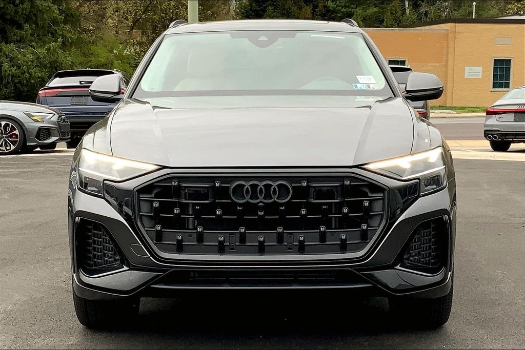 2025 Audi Q8 55 Premium Plus photo 3