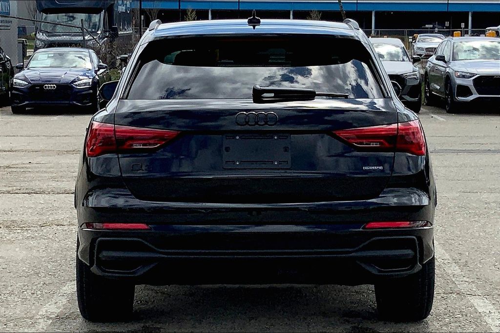 2025 Audi Q3 S line Premium Plus photo 4
