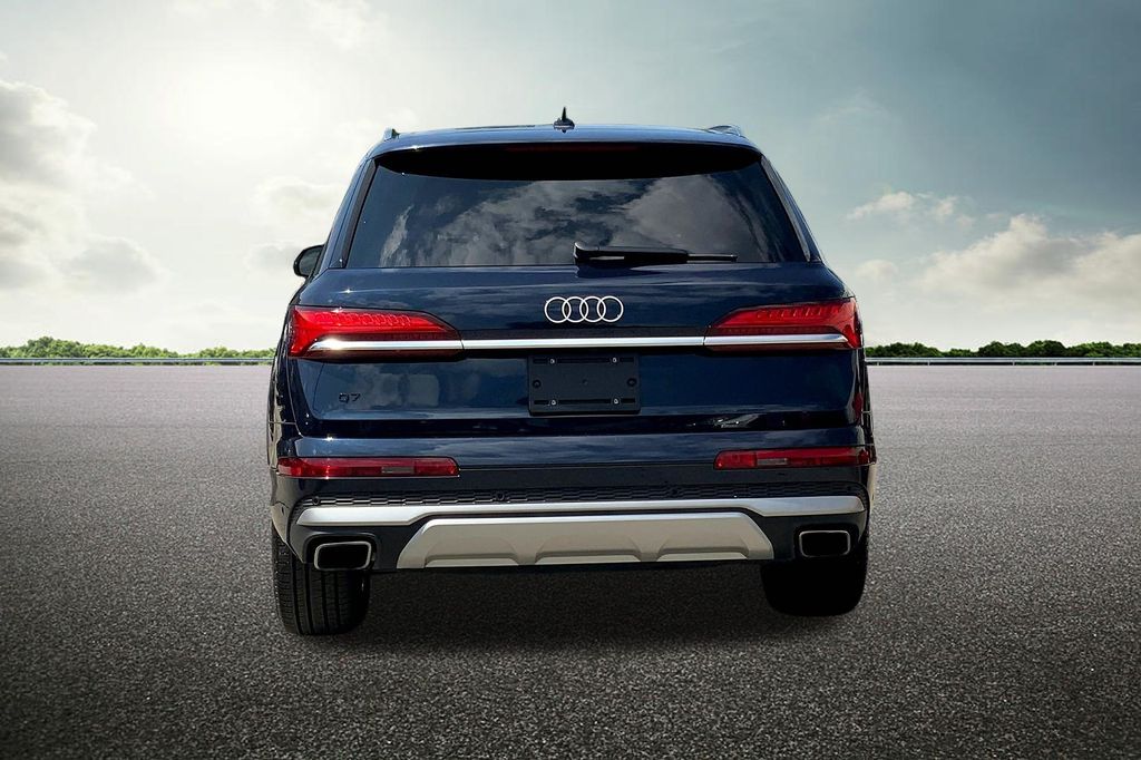 2025 Audi Q7 55 Premium Plus photo 4