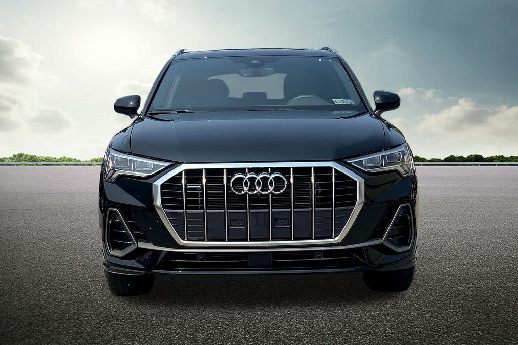 2024 Audi Q3 S line Premium Plus photo 3