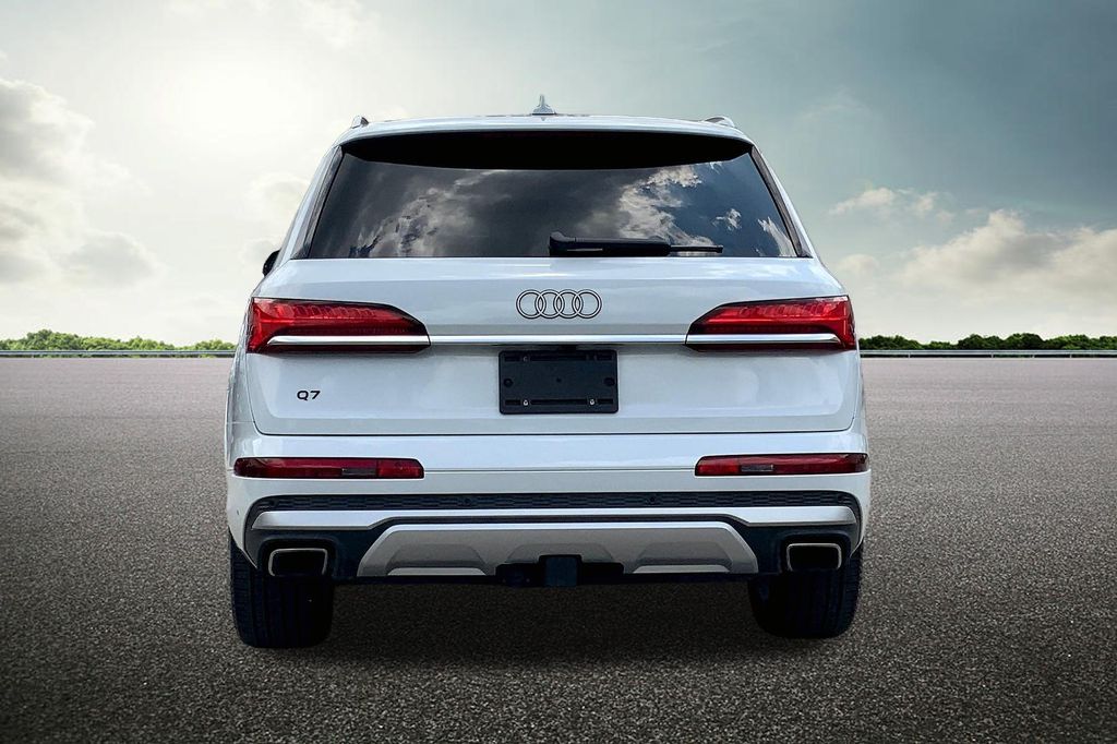 2025 Audi Q7 55 Premium Plus photo 4