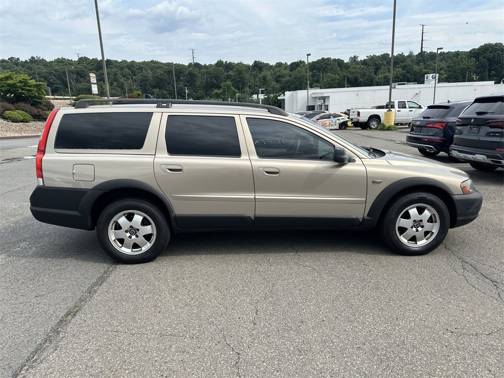 Used 2004 Volvo XC70 2.5T with VIN YV1SZ59H441157903 for sale in Plains Township, PA