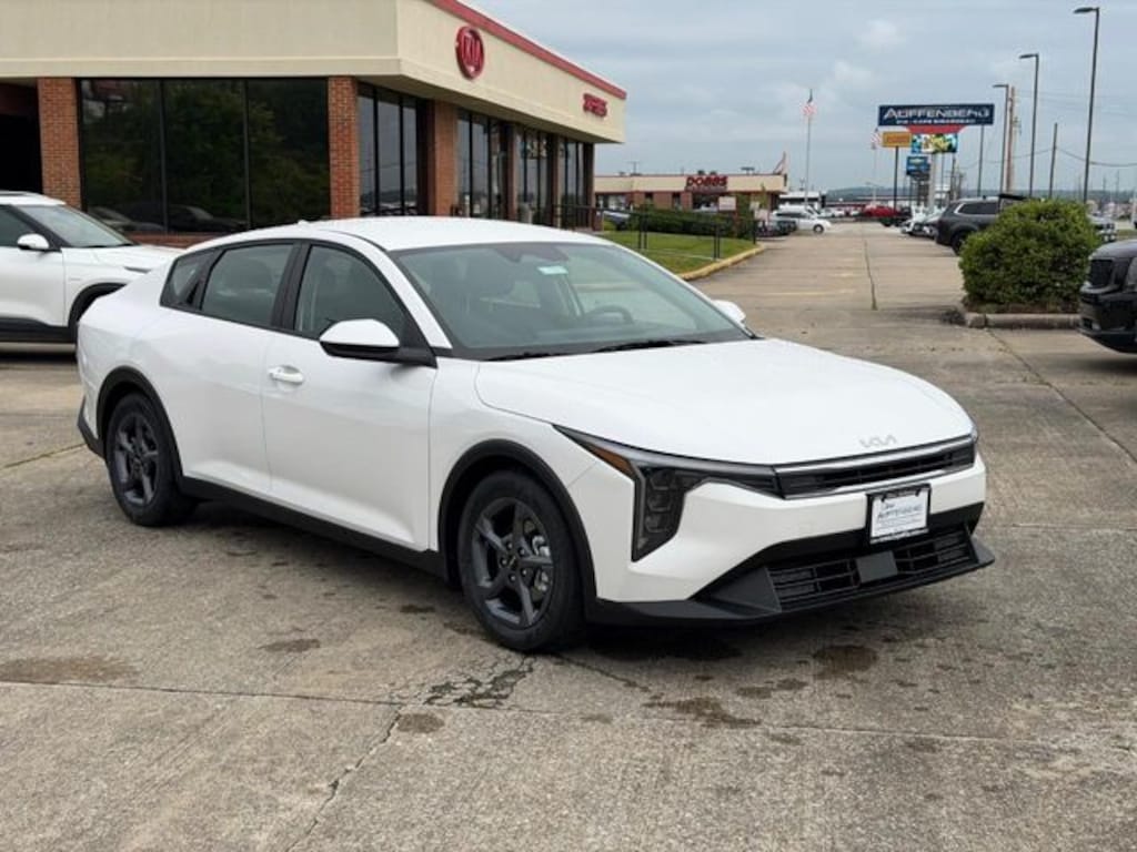 New 2026 Kia K4 LXS Sedan