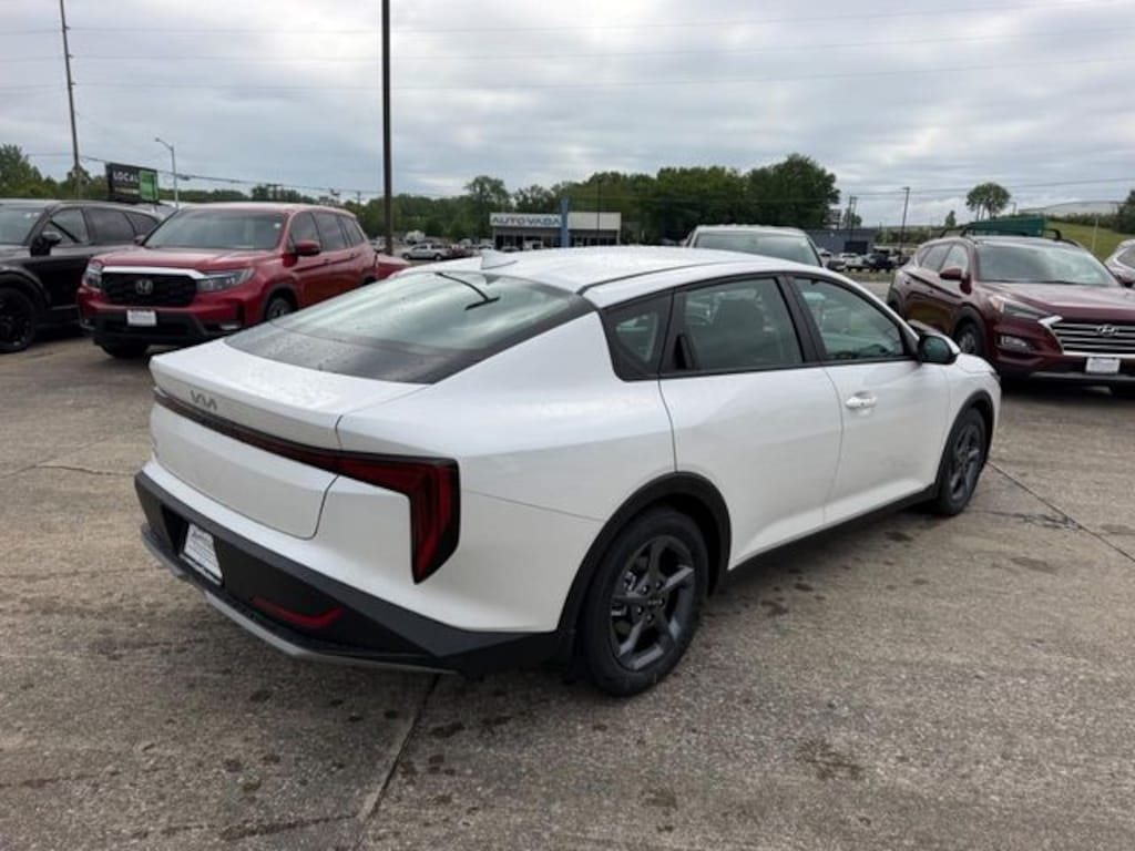 New 2026 Kia K4 LXS Sedan