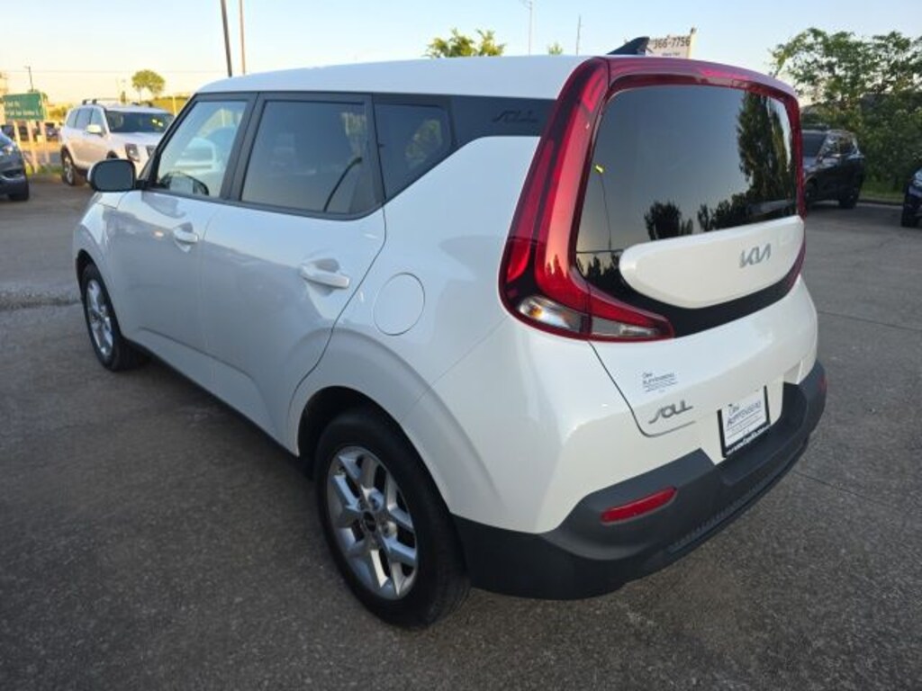 Used 2022 Kia Soul LX Hatchback