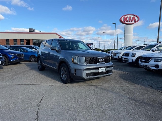 2024 Kia Telluride LX's photo