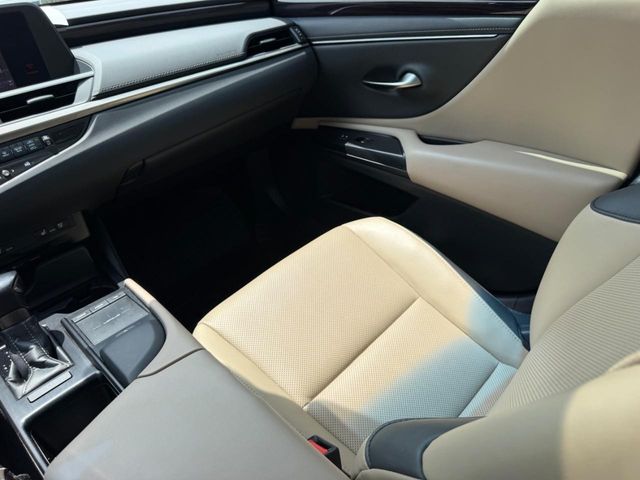 2021 Lexus ES 350 - Photo 16