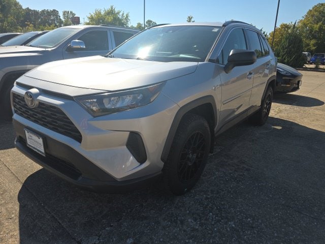 2020 Toyota RAV4 LE - Photo 6