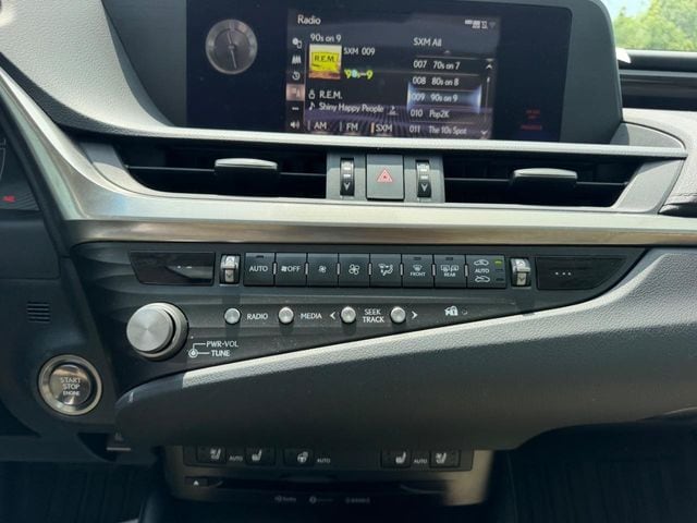 2021 Lexus ES 350 - Photo 14