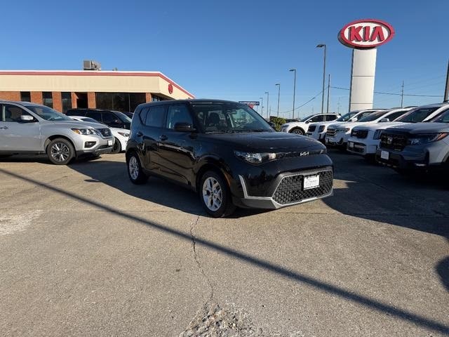 2024 Kia Soul LX's photo