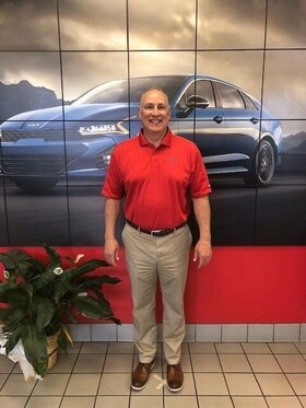 Staff member Harry Muller from ID_380cbf