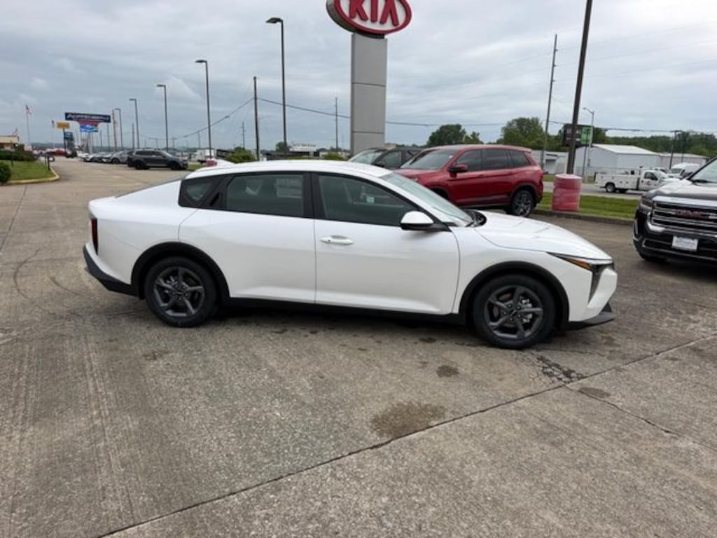 New 2026 Kia K4 LXS Sedan