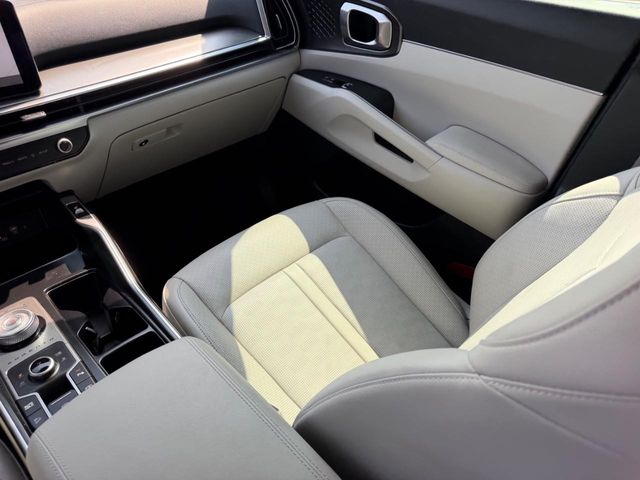 2025 Kia Sorento EX Hybrid - Photo 17