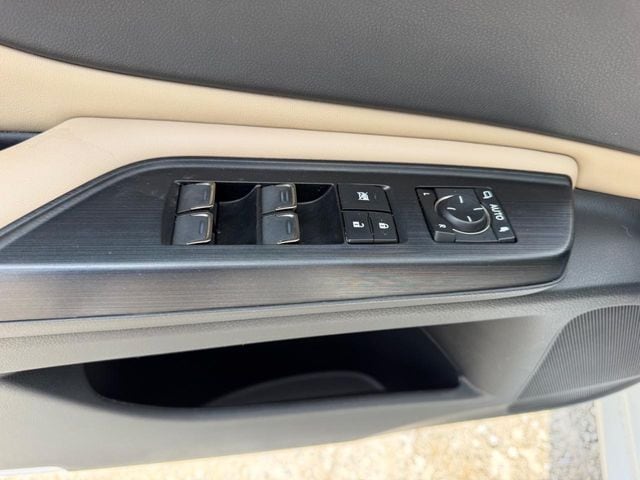 2021 Lexus ES 350 - Photo 17