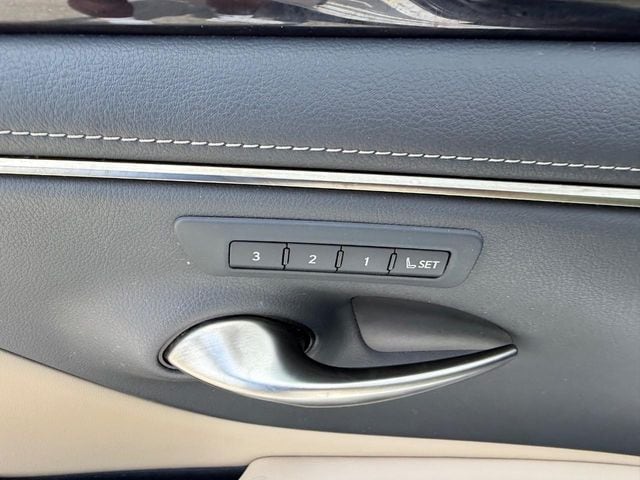 2021 Lexus ES 350 - Photo 18