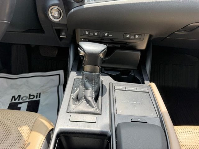 2021 Lexus ES 350 - Photo 15