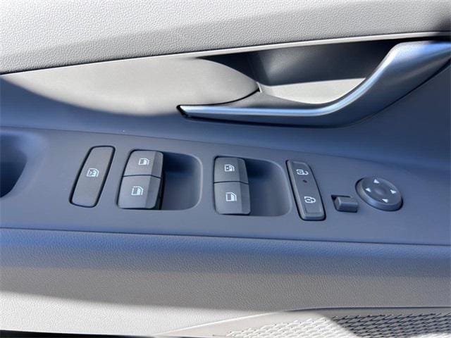 2025 Hyundai Elantra SEL - Photo 16