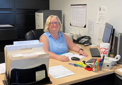 Staff member Donna Kuehn from ID_785ab6fd6801