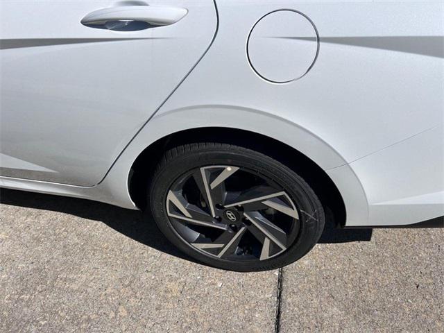2025 Hyundai Elantra SEL - Photo 6