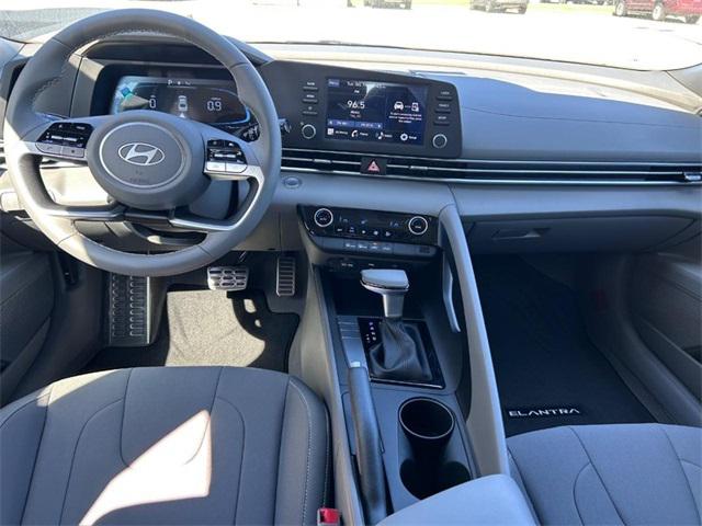 2025 Hyundai Elantra SEL - Photo 8