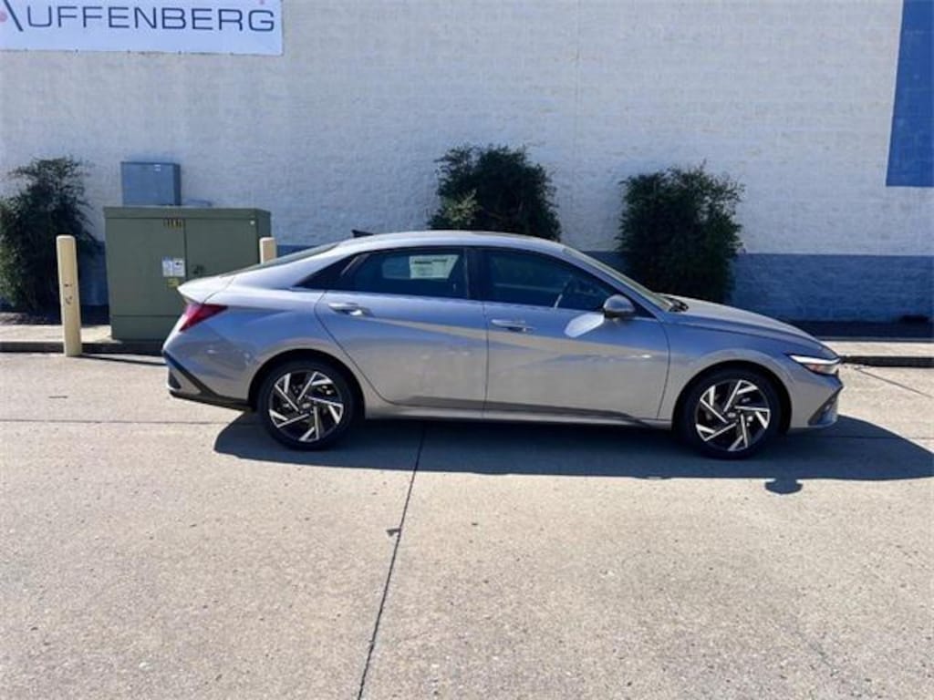 New 2025 Hyundai Elantra Limited Sedan