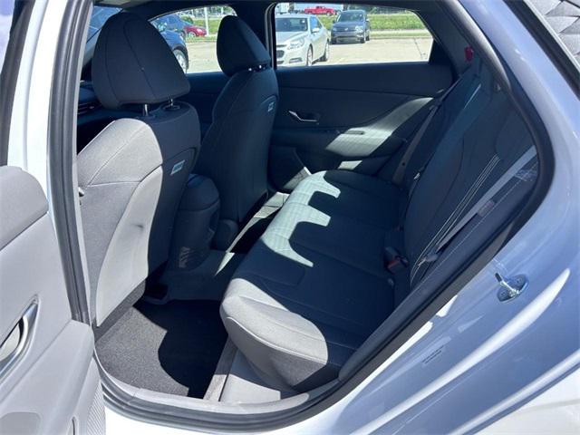 2025 Hyundai Elantra SEL - Photo 7