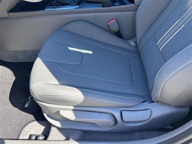 2025 Hyundai Elantra SEL - Photo 17