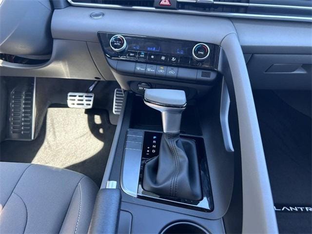 2025 Hyundai Elantra SEL - Photo 14