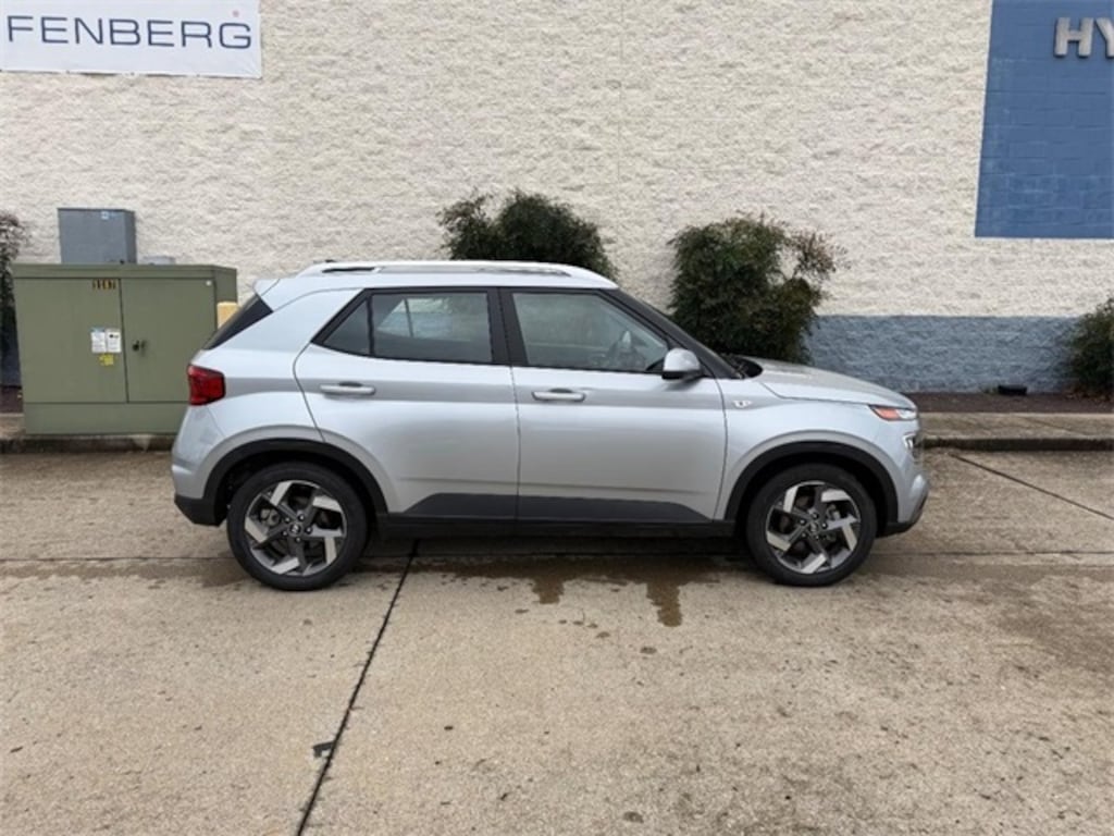 Used 2021 Hyundai Venue SEL SUV