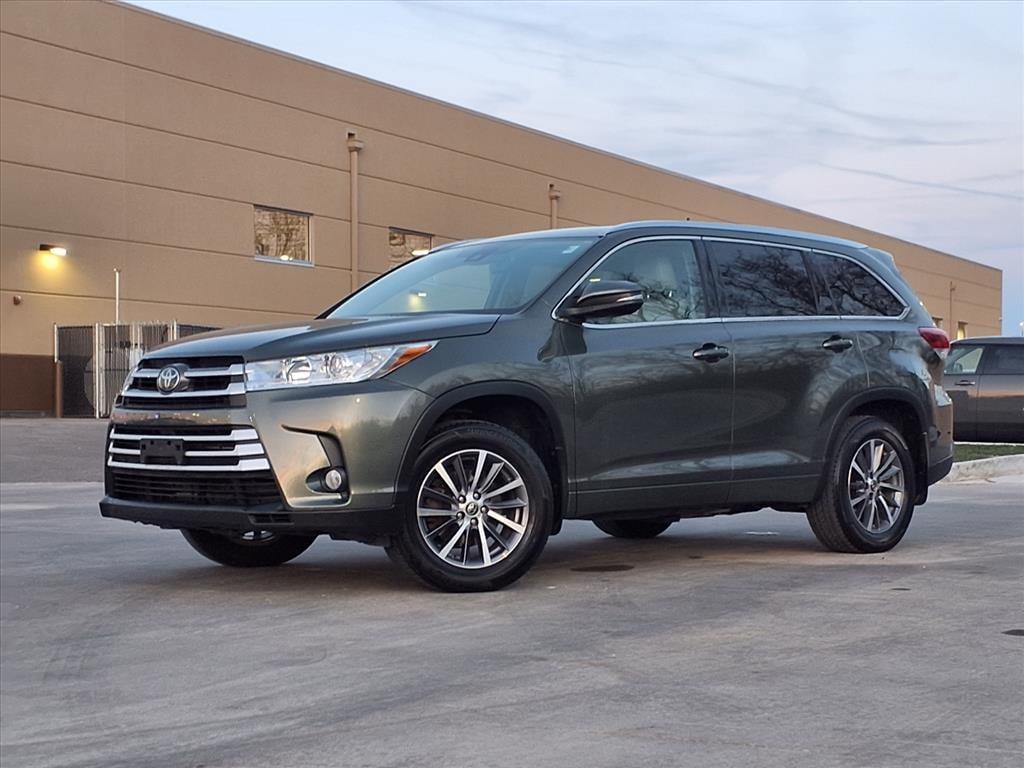 2017 Toyota Highlander XLE's photo