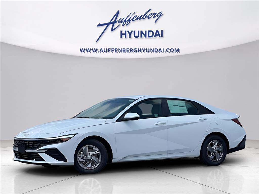 2025 Hyundai Elantra SE's photo