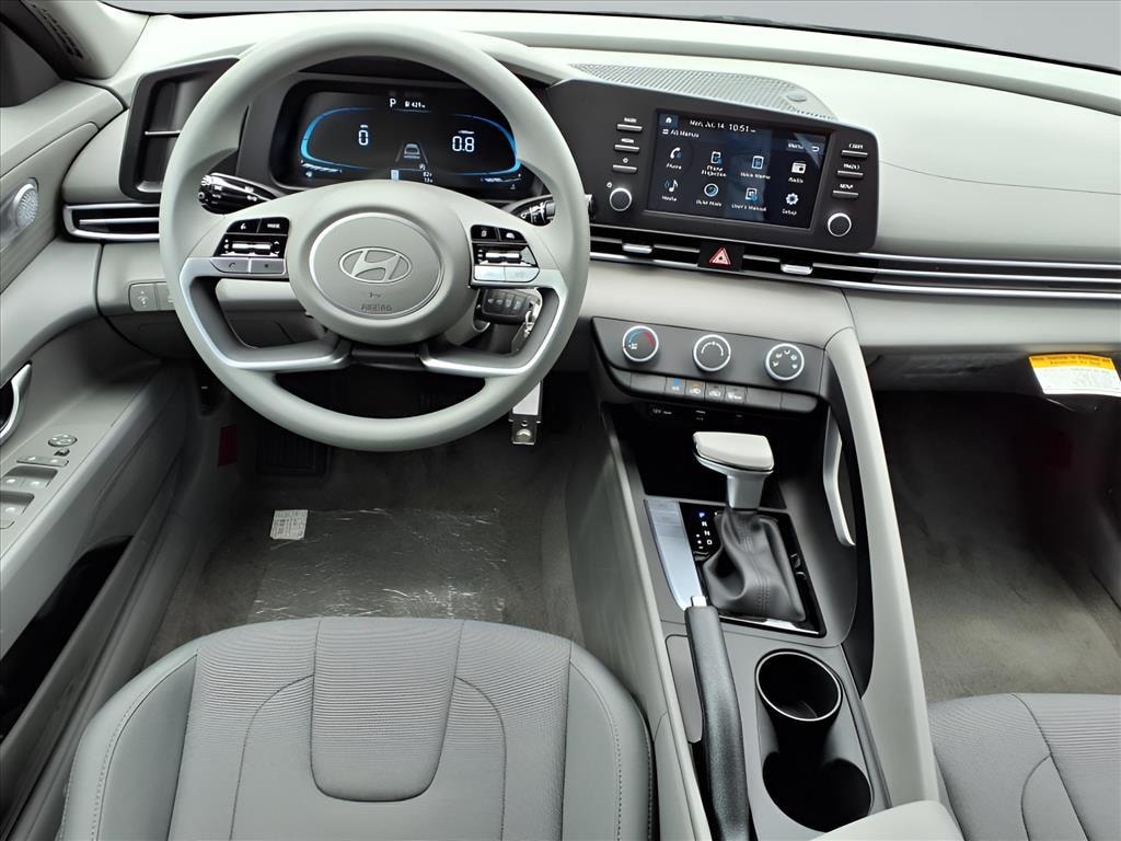 New 2025 Hyundai Elantra SE Sedan