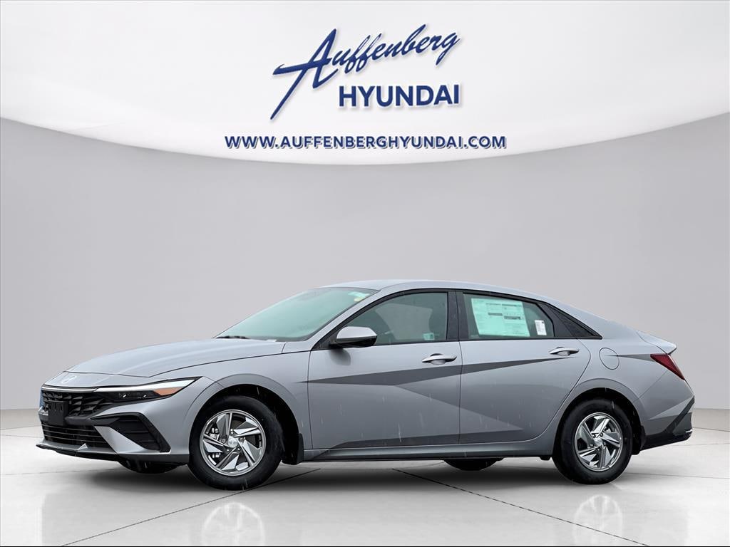 New 2025 Hyundai Elantra SE Sedan