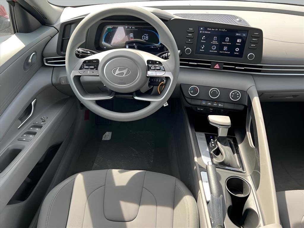 New 2025 Hyundai Elantra SE Sedan