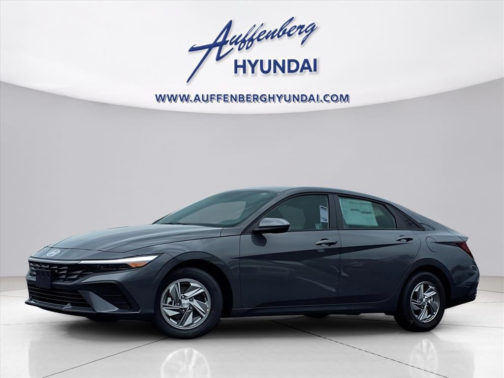 New 2025 Hyundai Elantra SE Sedan