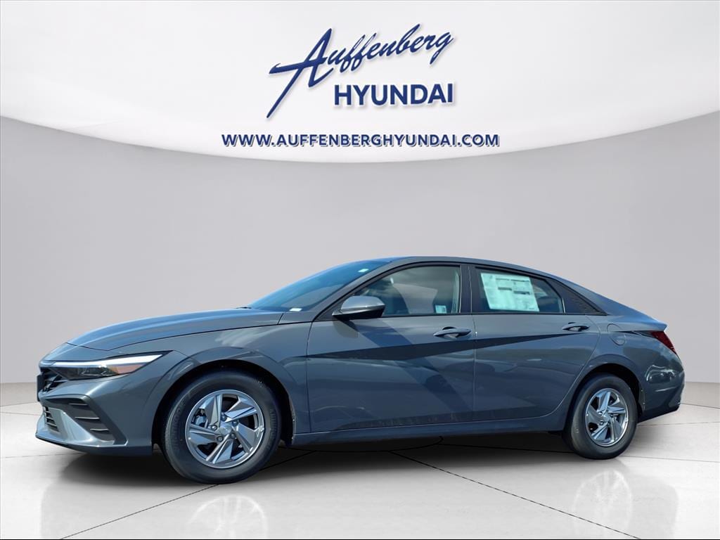 New 2025 Hyundai Elantra SE Sedan