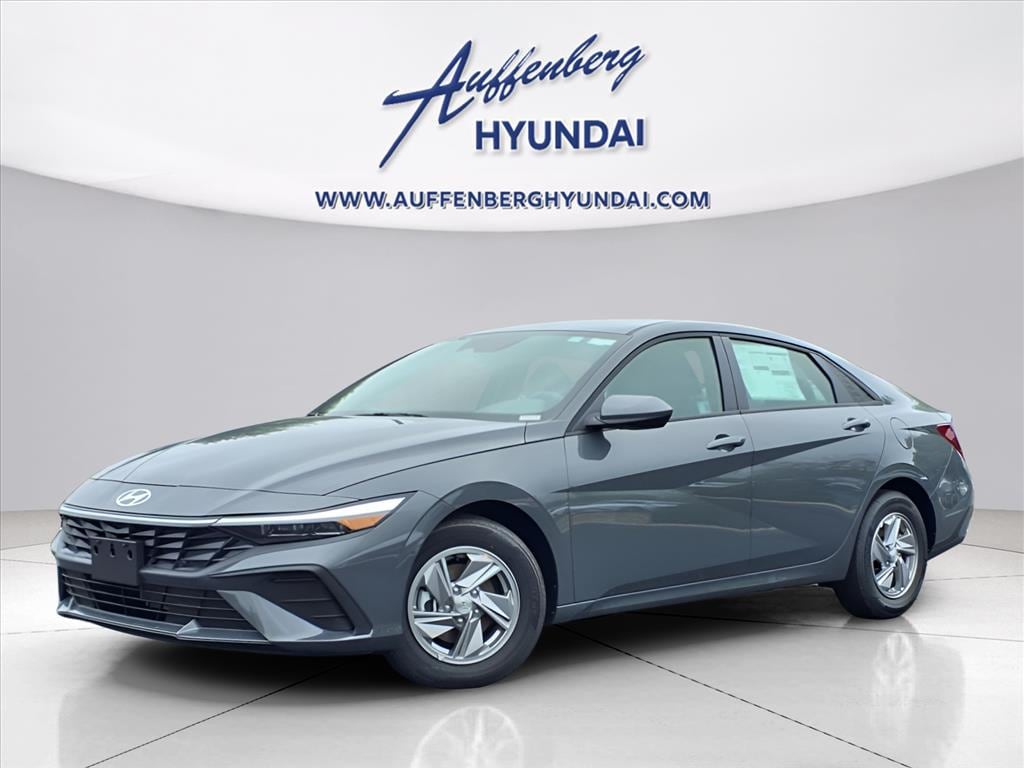 New 2025 Hyundai Elantra SE Sedan