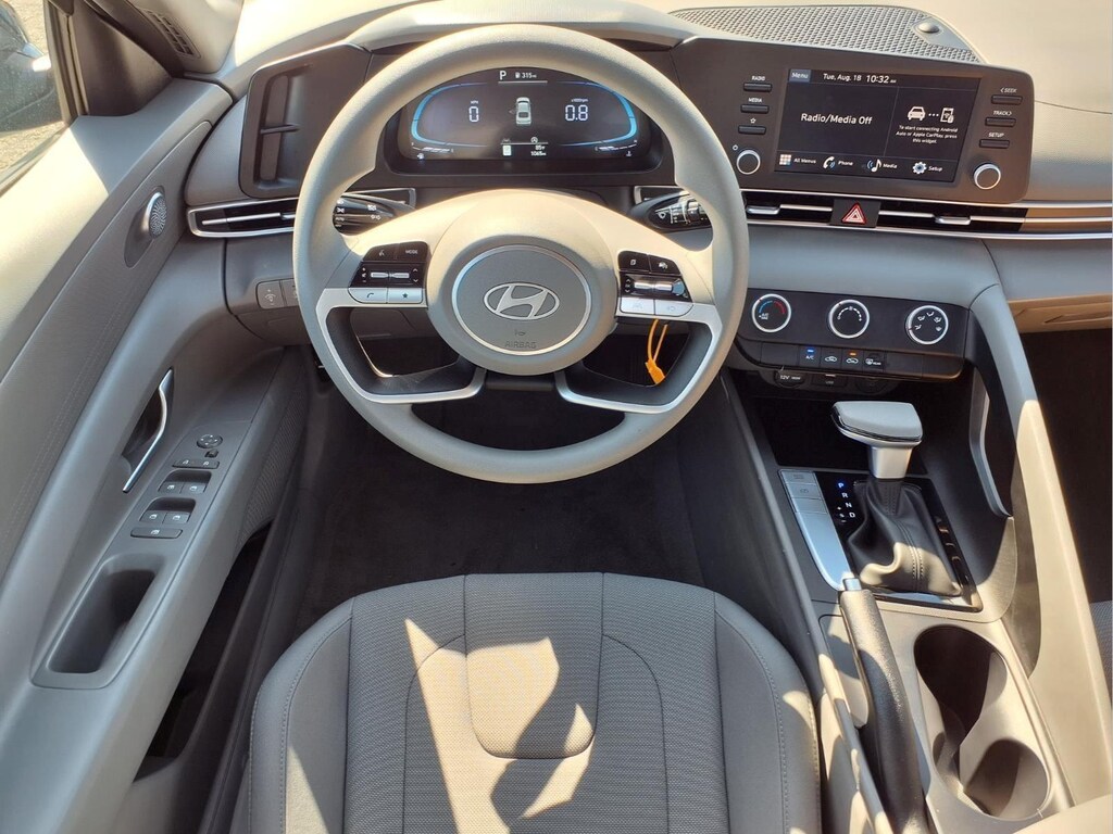 New 2026 Hyundai Elantra SE Sedan