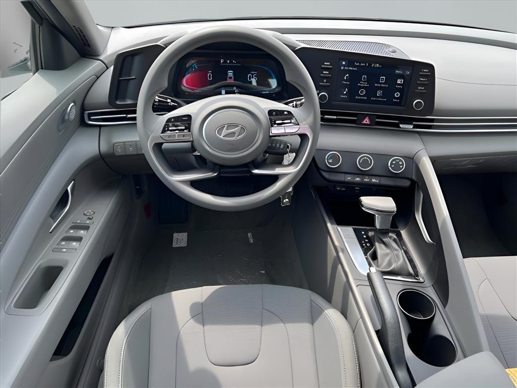 New 2025 Hyundai Elantra SE Sedan