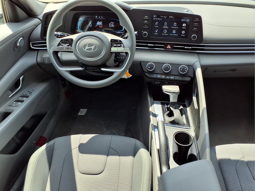 New 2026 Hyundai Elantra SE Sedan