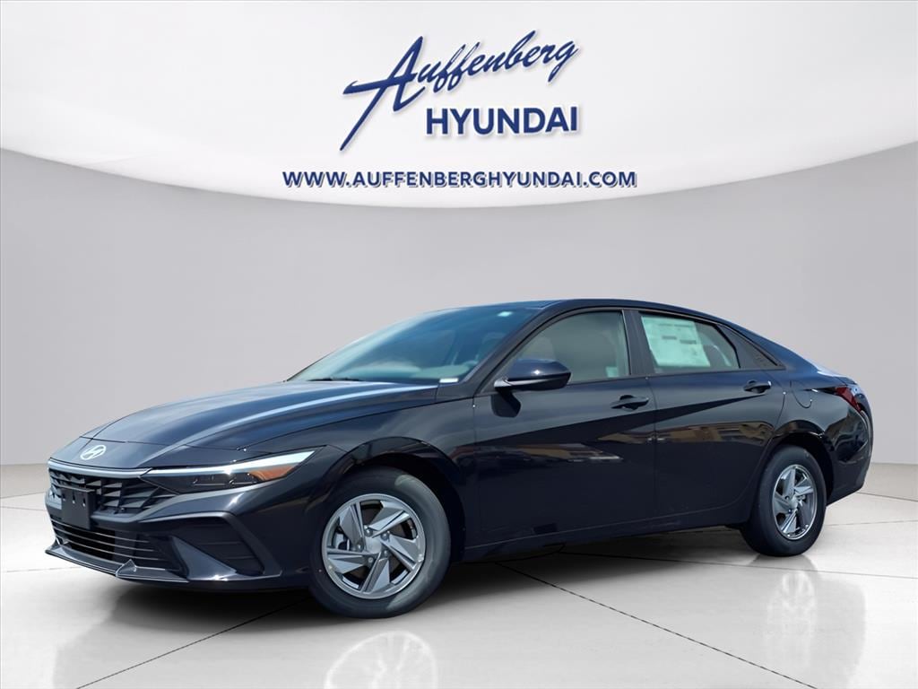 2025 Hyundai Elantra SE's photo