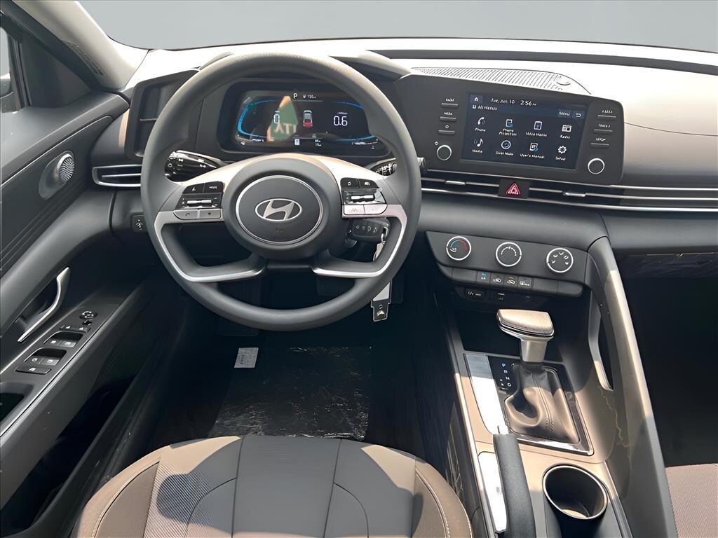 New 2025 Hyundai Elantra SE Sedan