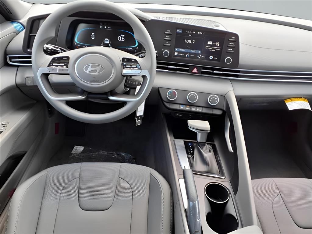New 2025 Hyundai Elantra SE Sedan